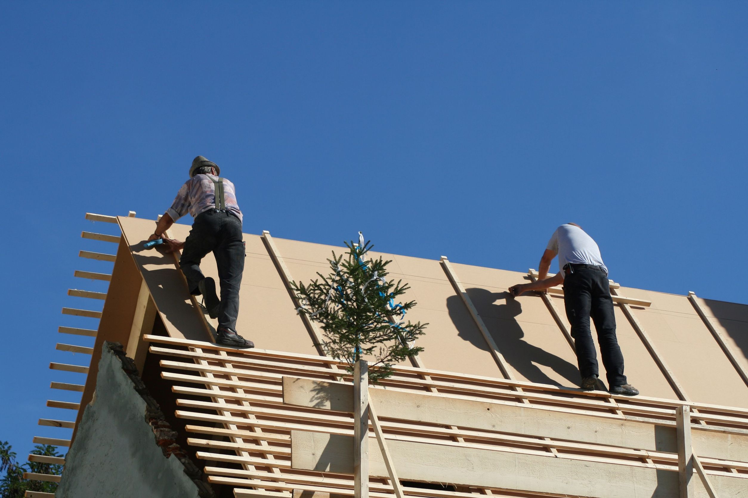 What to Expect When Hiring a Commercial Roofing Contractor in Jacksonville for Repairs