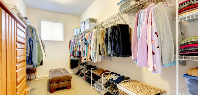 Perk up Your Wardrobe with Trendy and Traditional NCAA Women’s Clothing