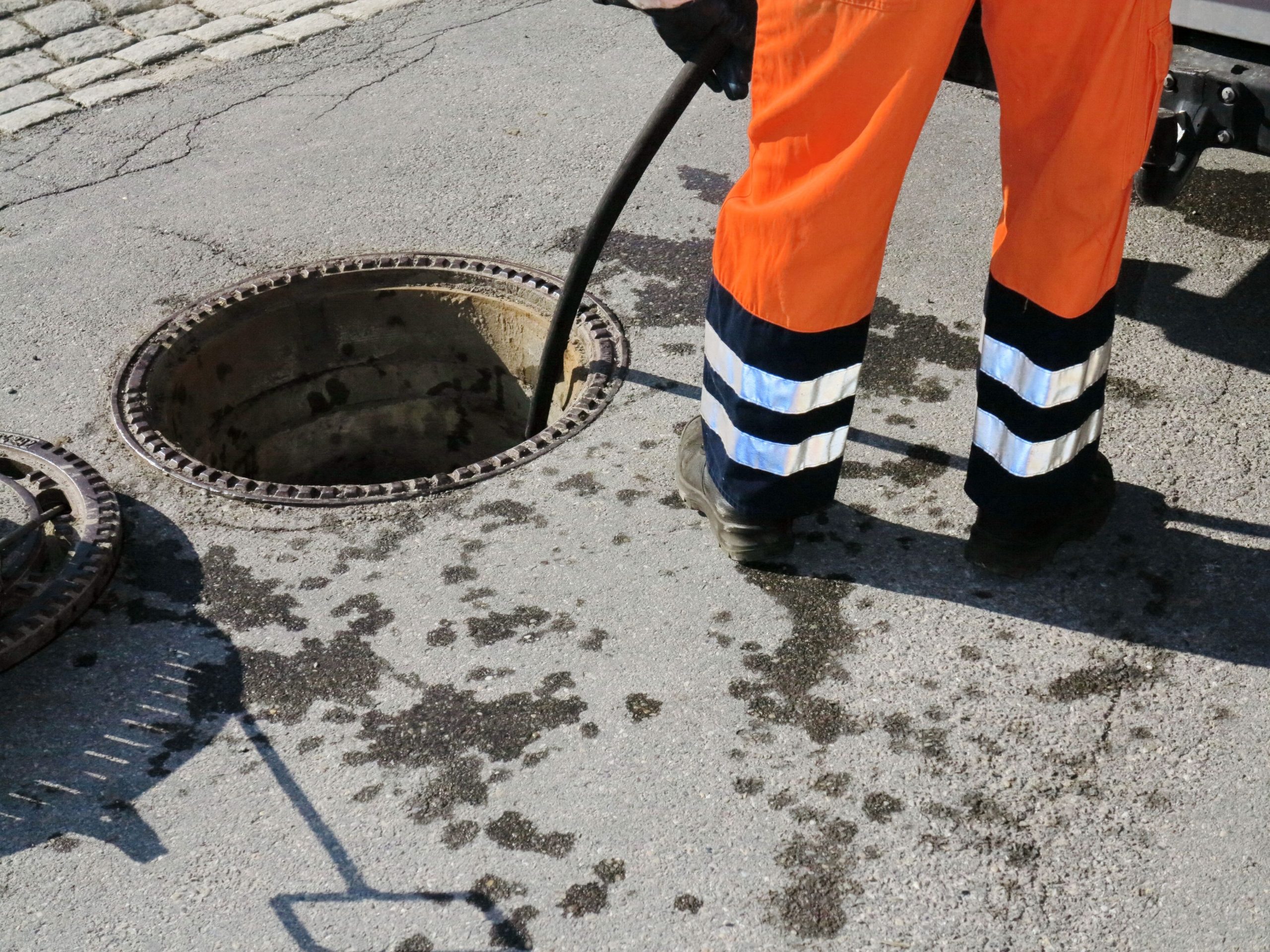 4 Ways Drain Cleaning in Chicago Helps Remove Foul Odors